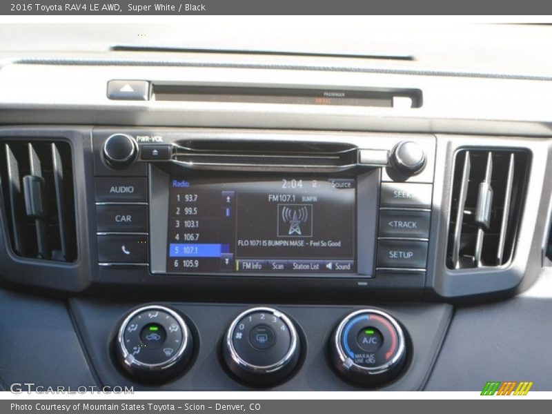 Super White / Black 2016 Toyota RAV4 LE AWD