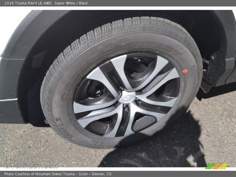 Super White / Black 2016 Toyota RAV4 LE AWD