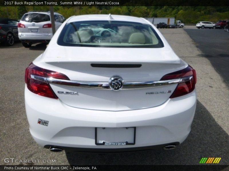 Summit White / Light Neutral/Cocoa 2017 Buick Regal Sport Touring