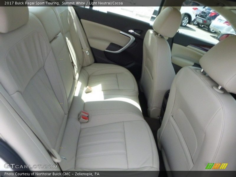 Summit White / Light Neutral/Cocoa 2017 Buick Regal Sport Touring