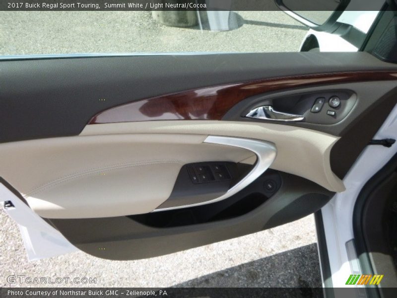 Summit White / Light Neutral/Cocoa 2017 Buick Regal Sport Touring