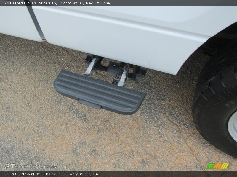 Oxford White / Medium Stone 2010 Ford F150 XL SuperCab