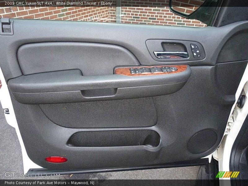 White Diamond Tricoat / Ebony 2009 GMC Yukon SLT 4x4