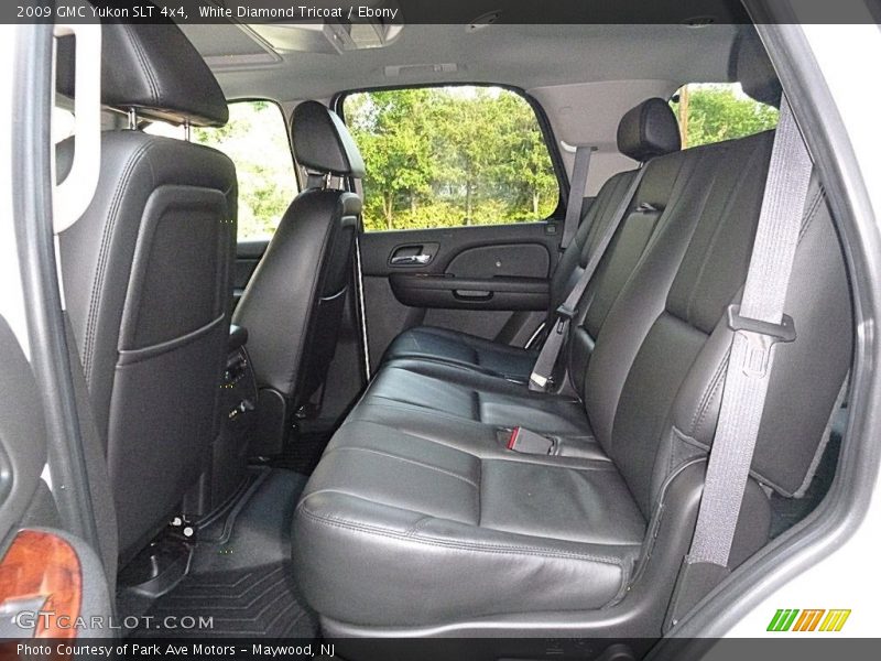White Diamond Tricoat / Ebony 2009 GMC Yukon SLT 4x4