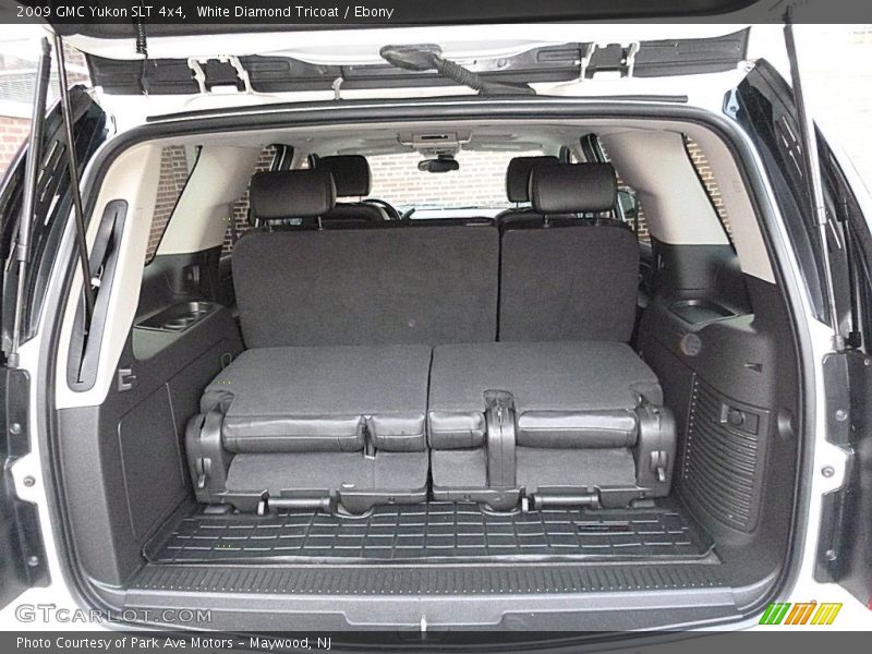 White Diamond Tricoat / Ebony 2009 GMC Yukon SLT 4x4