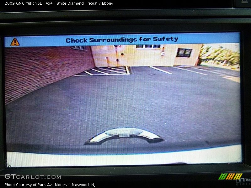 White Diamond Tricoat / Ebony 2009 GMC Yukon SLT 4x4