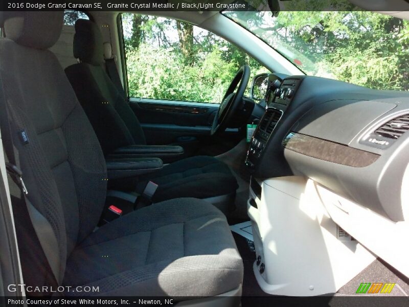 Granite Crystal Metallic / Black/Light Graystone 2016 Dodge Grand Caravan SE