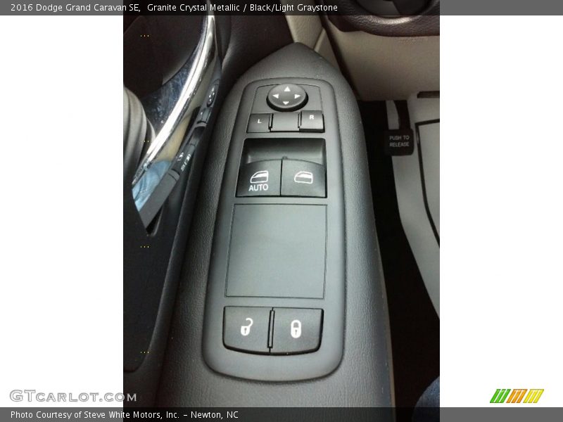 Granite Crystal Metallic / Black/Light Graystone 2016 Dodge Grand Caravan SE