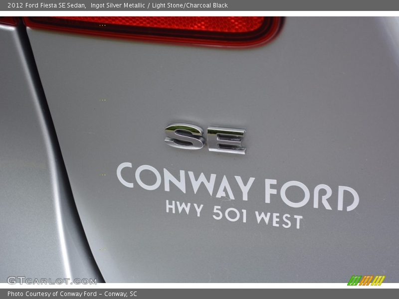 Ingot Silver Metallic / Light Stone/Charcoal Black 2012 Ford Fiesta SE Sedan