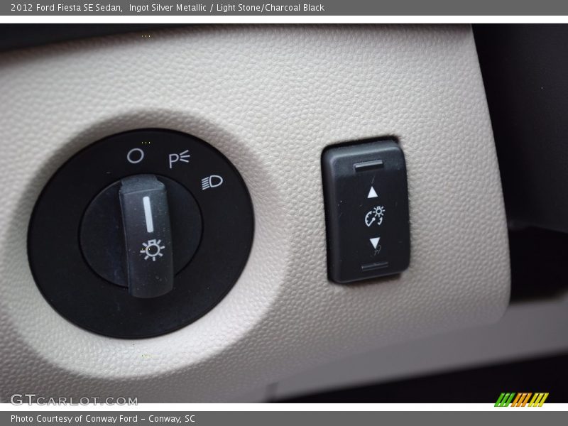 Ingot Silver Metallic / Light Stone/Charcoal Black 2012 Ford Fiesta SE Sedan