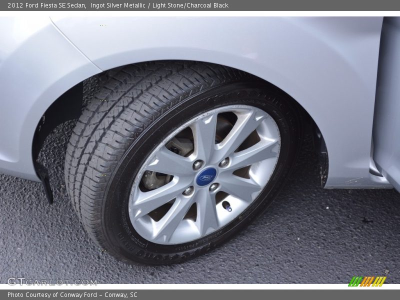 Ingot Silver Metallic / Light Stone/Charcoal Black 2012 Ford Fiesta SE Sedan