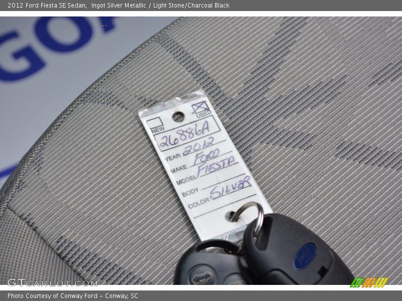 Ingot Silver Metallic / Light Stone/Charcoal Black 2012 Ford Fiesta SE Sedan