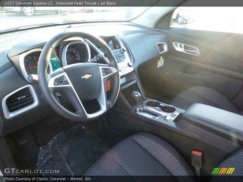 Iridescent Pearl Tricoat / Jet Black 2017 Chevrolet Equinox LT