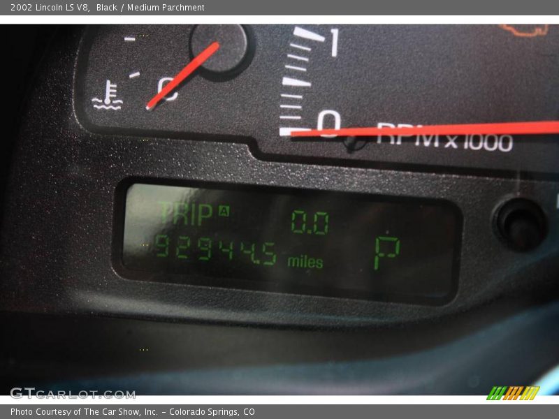 Black / Medium Parchment 2002 Lincoln LS V8
