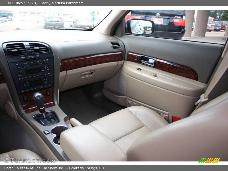Black / Medium Parchment 2002 Lincoln LS V8