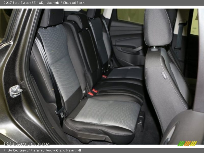 Magnetic / Charcoal Black 2017 Ford Escape SE 4WD