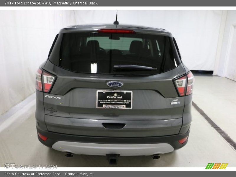 Magnetic / Charcoal Black 2017 Ford Escape SE 4WD