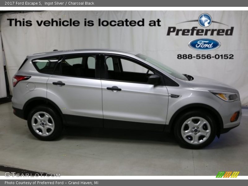 Ingot Silver / Charcoal Black 2017 Ford Escape S