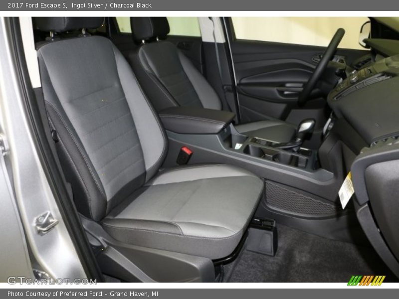 Ingot Silver / Charcoal Black 2017 Ford Escape S
