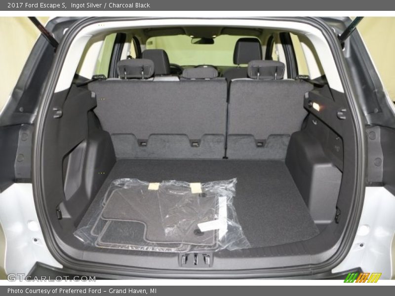 Ingot Silver / Charcoal Black 2017 Ford Escape S