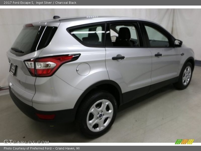 Ingot Silver / Charcoal Black 2017 Ford Escape S