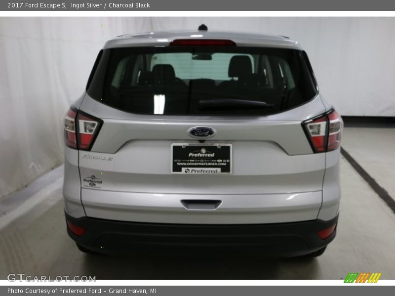 Ingot Silver / Charcoal Black 2017 Ford Escape S