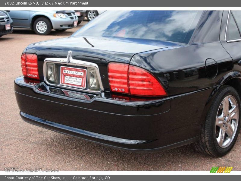 Black / Medium Parchment 2002 Lincoln LS V8