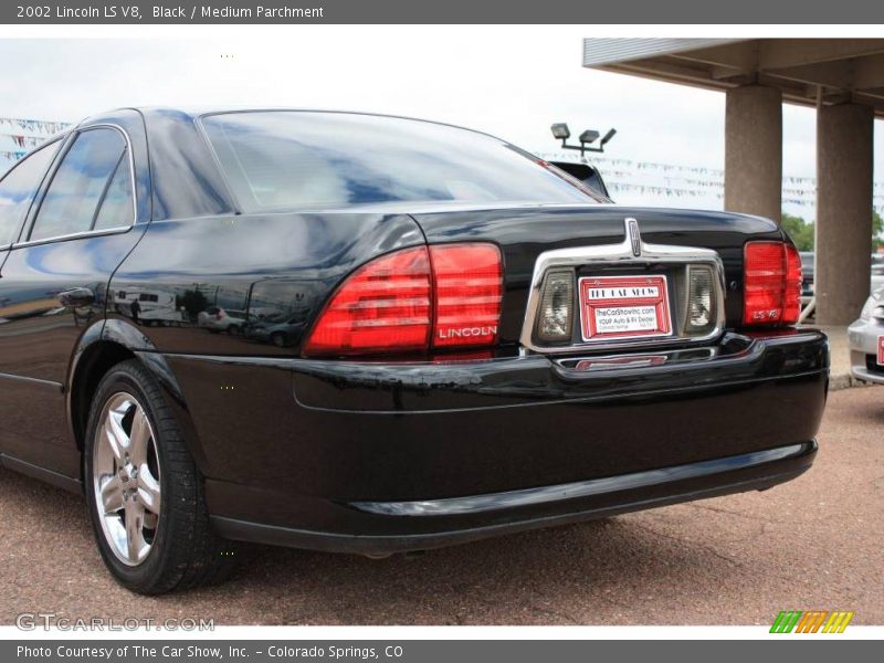 Black / Medium Parchment 2002 Lincoln LS V8