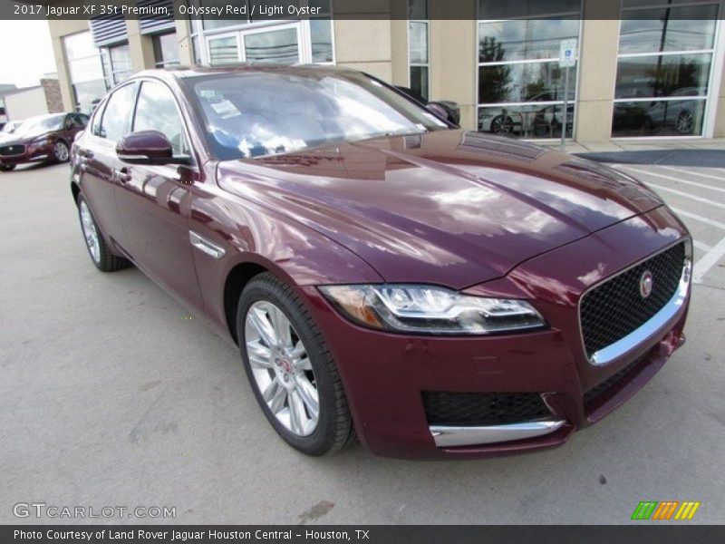 Front 3/4 View of 2017 XF 35t Premium