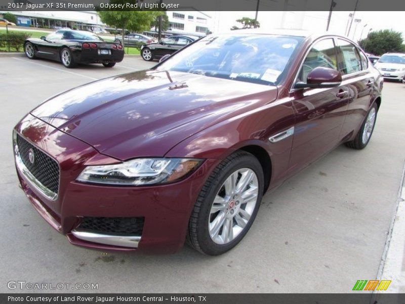 Front 3/4 View of 2017 XF 35t Premium