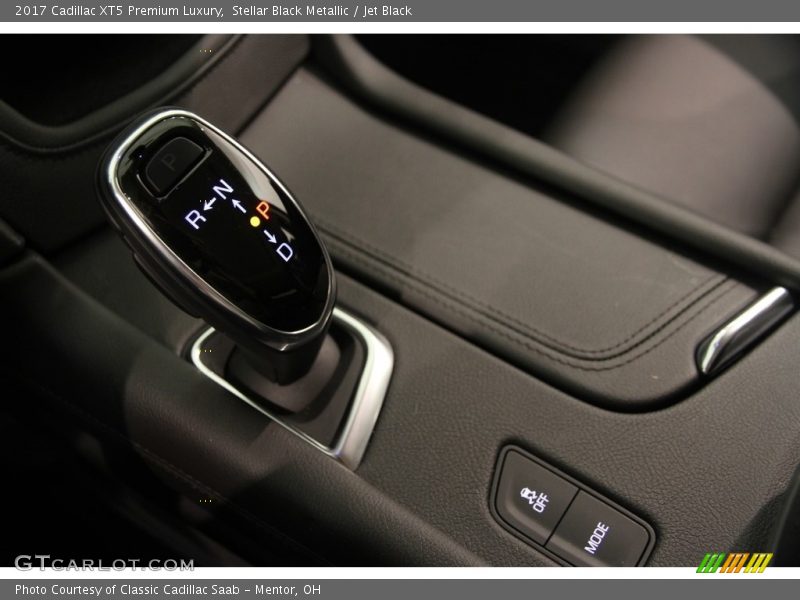  2017 XT5 Premium Luxury 8 Speed Automatic Shifter