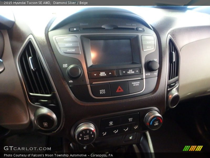 Diamond Silver / Beige 2015 Hyundai Tucson SE AWD