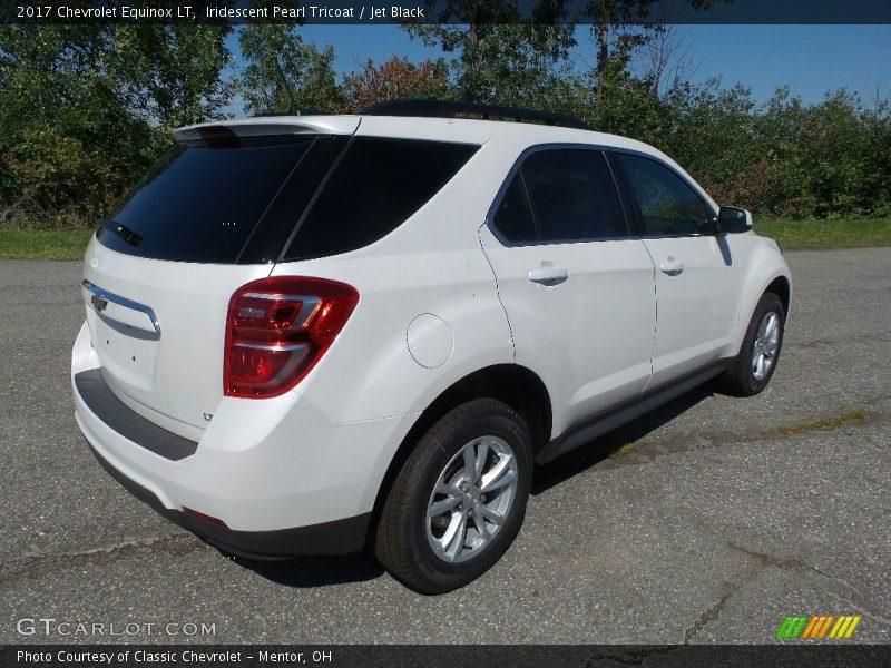 Iridescent Pearl Tricoat / Jet Black 2017 Chevrolet Equinox LT