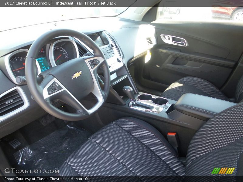 Iridescent Pearl Tricoat / Jet Black 2017 Chevrolet Equinox LT