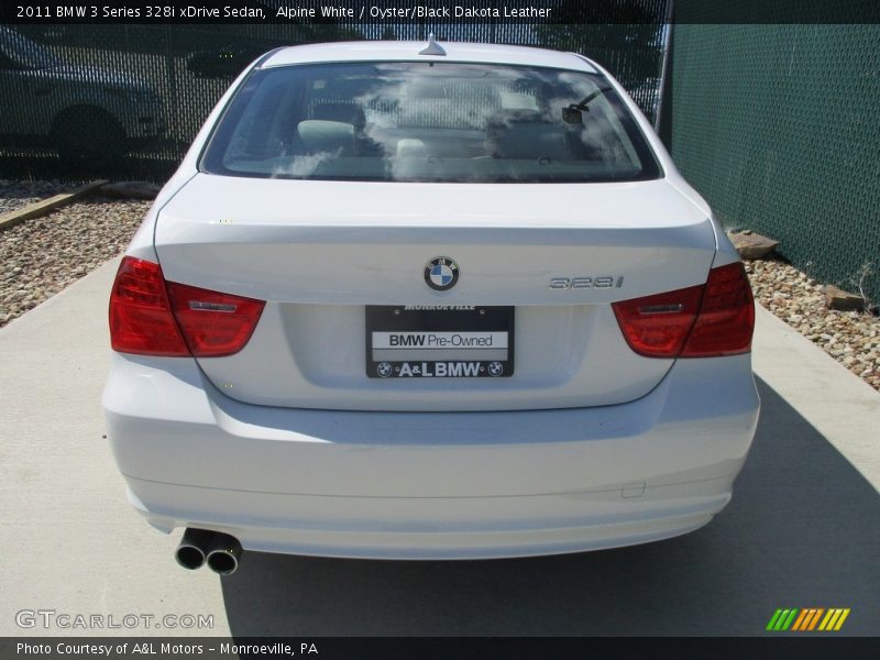 Alpine White / Oyster/Black Dakota Leather 2011 BMW 3 Series 328i xDrive Sedan