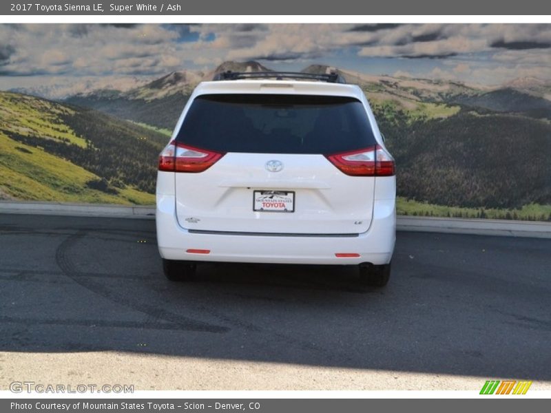 Super White / Ash 2017 Toyota Sienna LE