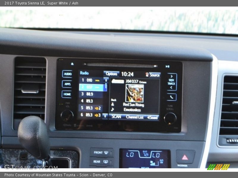 Super White / Ash 2017 Toyota Sienna LE
