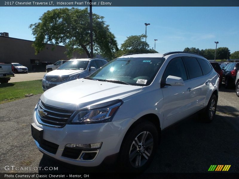 Iridescent Pearl Tricoat / Ebony 2017 Chevrolet Traverse LT