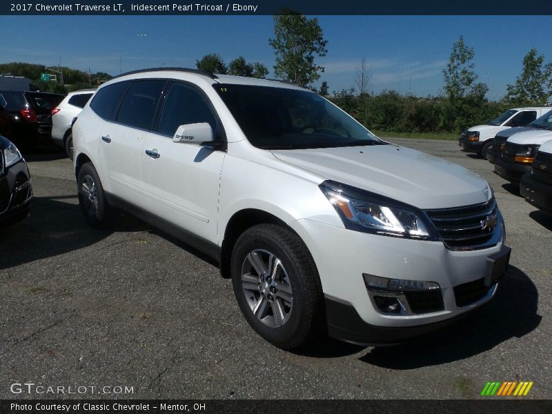 Iridescent Pearl Tricoat / Ebony 2017 Chevrolet Traverse LT