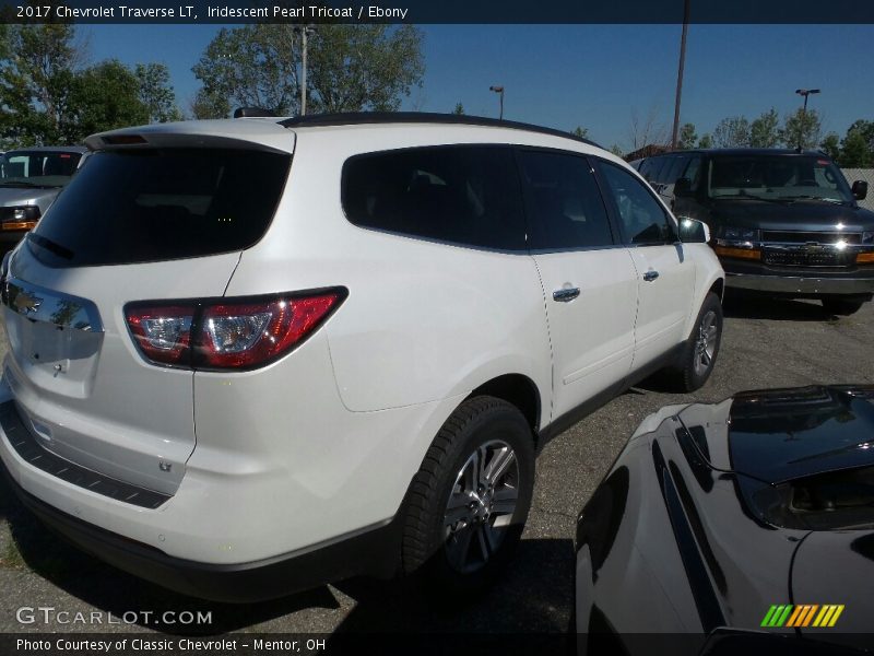 Iridescent Pearl Tricoat / Ebony 2017 Chevrolet Traverse LT