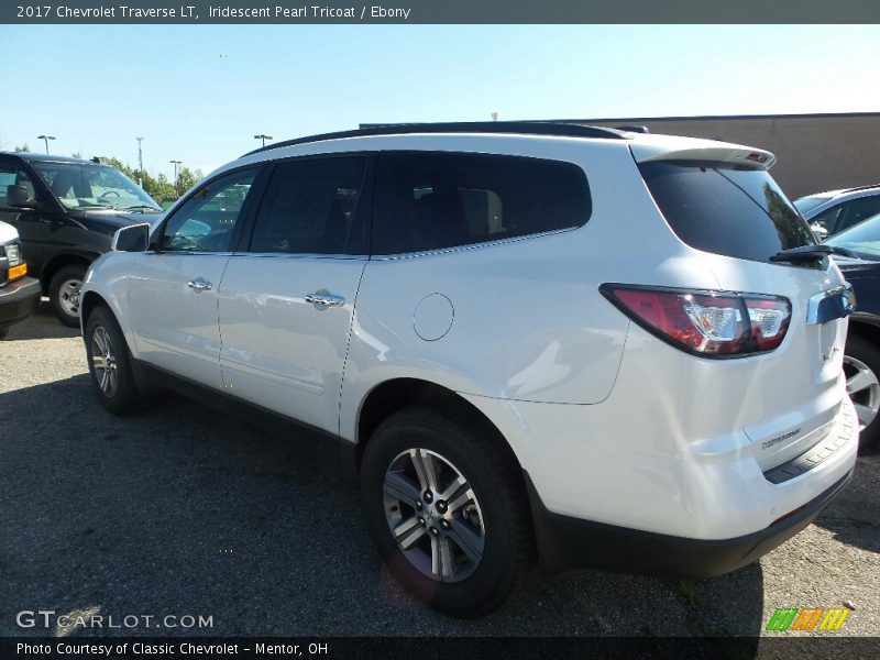 Iridescent Pearl Tricoat / Ebony 2017 Chevrolet Traverse LT