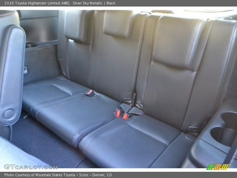 Silver Sky Metallic / Black 2016 Toyota Highlander Limited AWD