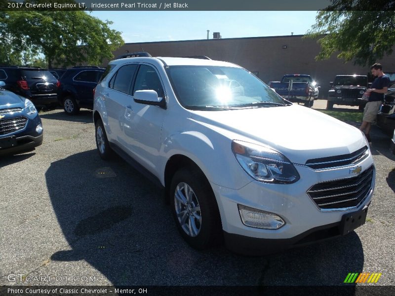 Iridescent Pearl Tricoat / Jet Black 2017 Chevrolet Equinox LT