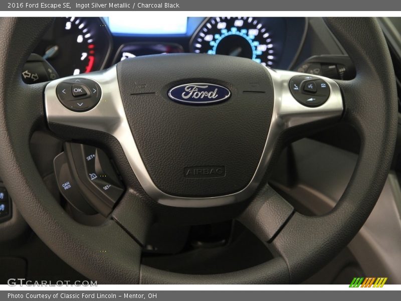 Ingot Silver Metallic / Charcoal Black 2016 Ford Escape SE