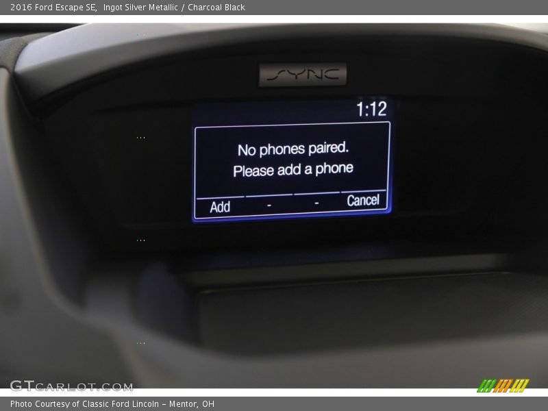 Ingot Silver Metallic / Charcoal Black 2016 Ford Escape SE