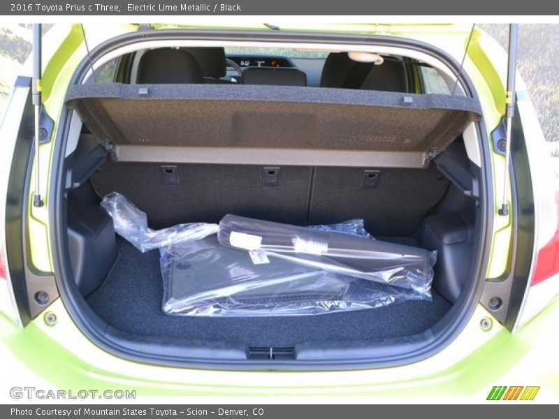 Electric Lime Metallic / Black 2016 Toyota Prius c Three