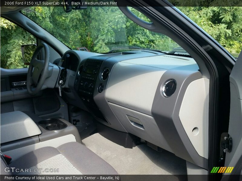 Black / Medium/Dark Flint 2006 Ford F150 XLT SuperCab 4x4