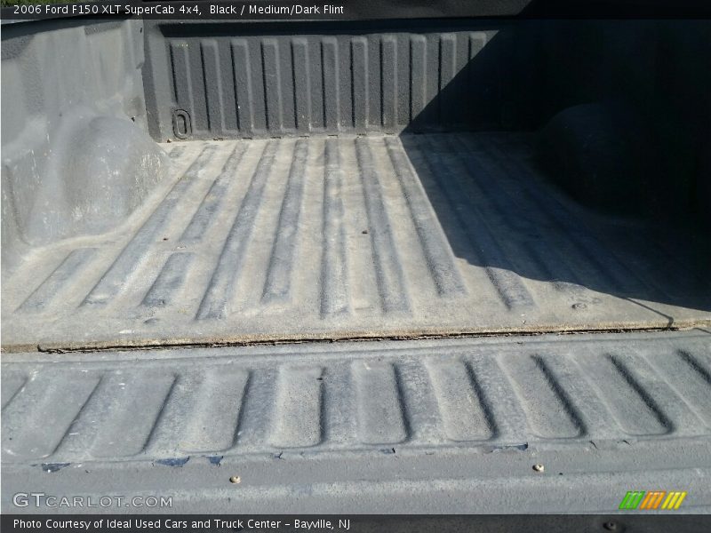 Black / Medium/Dark Flint 2006 Ford F150 XLT SuperCab 4x4