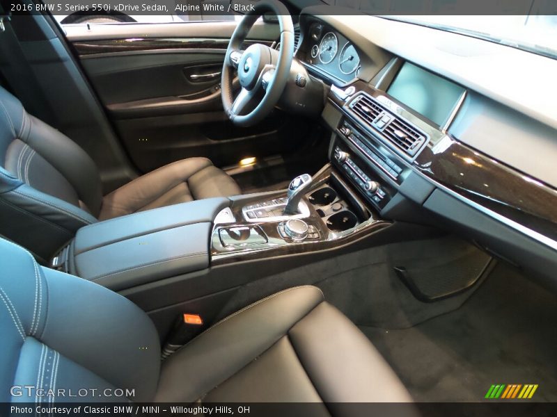 Alpine White / Black 2016 BMW 5 Series 550i xDrive Sedan
