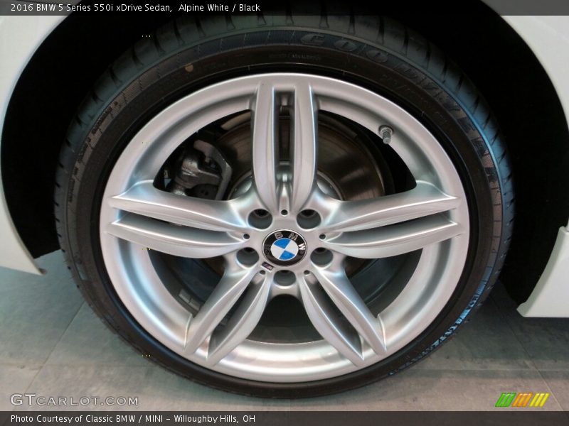 Alpine White / Black 2016 BMW 5 Series 550i xDrive Sedan